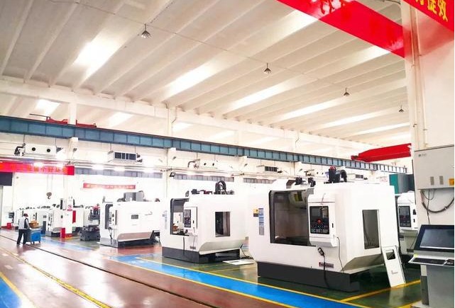 数控五轴加工中心的结构 数控五轴加工中心的结构