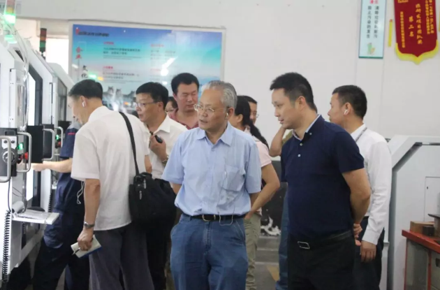 中国机床工具工业协会领导莅临NG娱乐
参观考察 中国机床工具工业协会领导莅临NG娱乐
参观考察