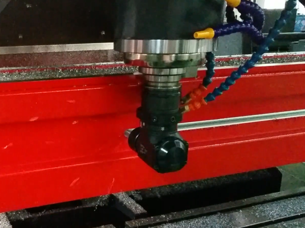 相比三轴加工中心,五轴加工中心在模具加工中有什么优势 相比三轴加工中心,五轴加工中心在模具加工中有什么优势